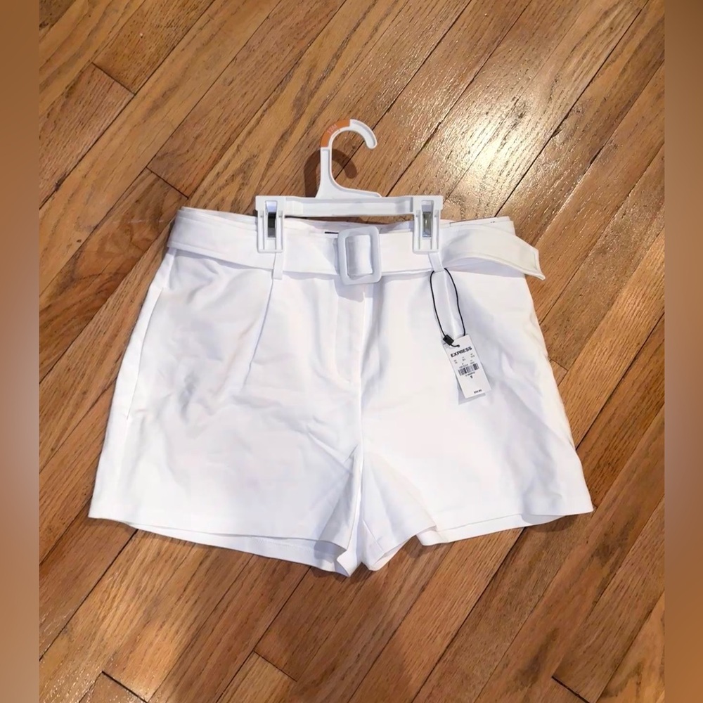 NEW w/TAGS Express White Shortie High Rise Shorts w/ Removable Belt - size 10